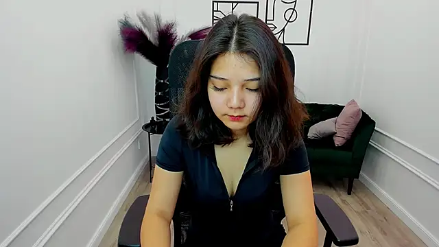 ElliVensda online show from September 18, 2025, 11:45 am