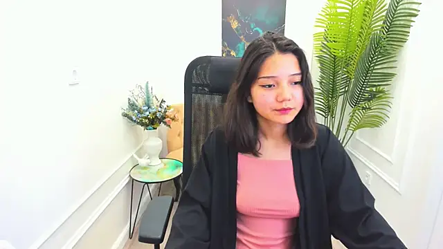 ElliVensda online show from October 4, 2025, 1:53 pm