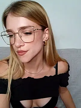 Snapshot of TeaseRosie chatting on September 24, 2025, 2:09 pm TeaseRosie online show from September 24, 2025, 2:09 pm
