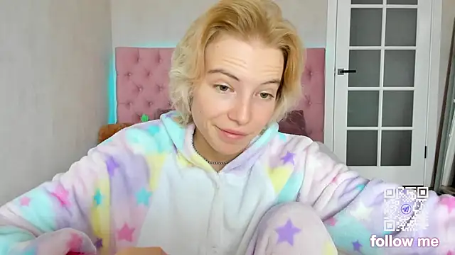 Pink Lila18 online show from October 7, 2025, 8:22 am