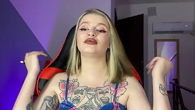 Mia Kamp online show from September 21, 2025, 4:52 pm