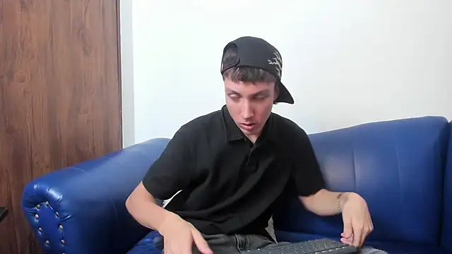 LittleDanny  online show from November 28, 2025, 5:04 pm