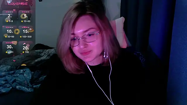 Snapshot of cute1stranger chatting on September 17, 2025, 2:19 pm cute1stranger online show from September 17, 2025, 2:19 pm