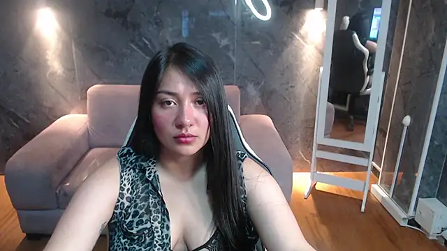 Snapshot of Ivony18_b chatting on October 11, 2025, 3:28 am Ivony18 b online show from October 11, 2025, 3:28 am