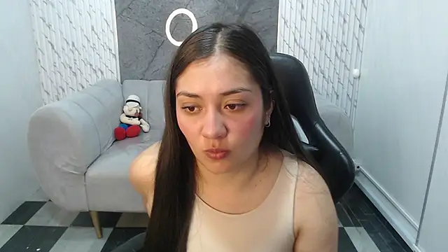 Snapshot of Ivony18_b chatting on October 31, 2025, 3:18 am Ivony18 b online show from October 31, 2025, 3:18 am