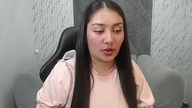 Snapshot of Ivony18_b chatting on November 16, 2025, 3:12 am Ivony18 b online show from November 16, 2025, 3:12 am