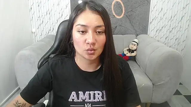 Snapshot of Ivony18_b chatting on November 18, 2025, 3:12 am Ivony18 b online show from November 18, 2025, 3:12 am