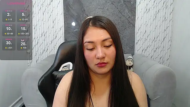 Snapshot of Ivony18_b chatting on December 5, 2025, 3:15 am Ivony18 b online show from December 5, 2025, 3:15 am