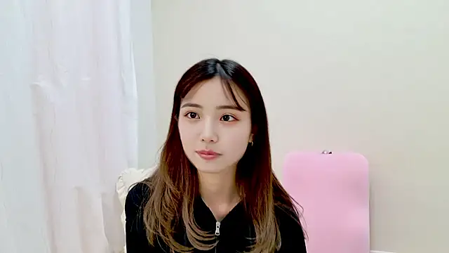 Snapshot of -yuina-23 chatting on October 24, 2025, 4:25 pm -yuina-23 online show from October 24, 2025, 4:25 pm