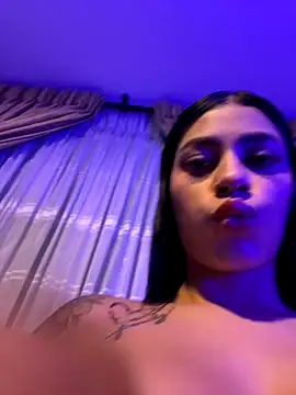 Snapshot of AlannaEvons chatting on October 10, 2025, 11:04 pm AlannaEvons online show from October 10, 2025, 11:04 pm