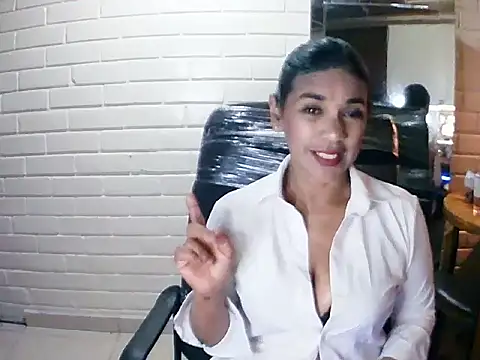 Snapshot of MiiaVelasquez chatting on November 6, 2025, 4:13 am MiiaVelasquez online show from November 6, 2025, 4:13 am