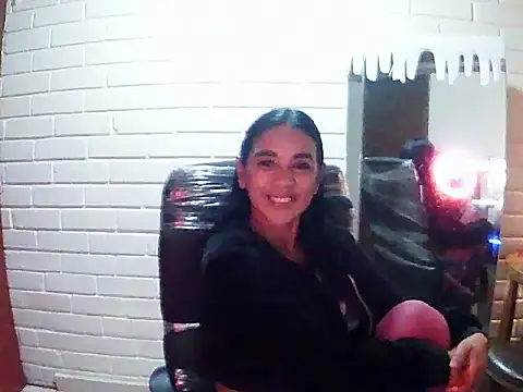 Snapshot of MiiaVelasquez chatting on November 10, 2025, 4:11 am MiiaVelasquez online show from November 10, 2025, 4:11 am