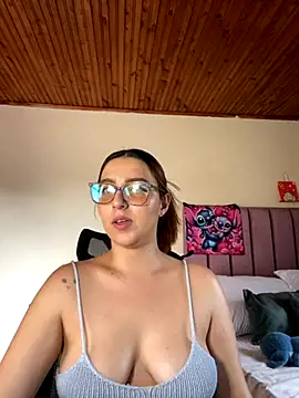 Snapshot of CoraVibes chatting on September 12, 2025, 7:36 pm CoraVibes online show from September 12, 2025, 7:36 pm