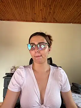 Snapshot of CoraVibes chatting on September 27, 2025, 7:52 pm CoraVibes online show from September 27, 2025, 7:52 pm