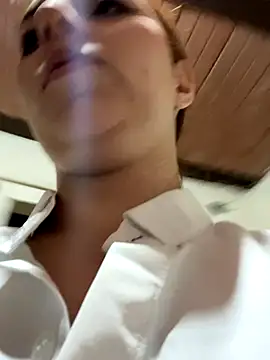 Snapshot of CoraVibes chatting on October 18, 2025, 11:44 am CoraVibes online show from October 18, 2025, 11:44 am