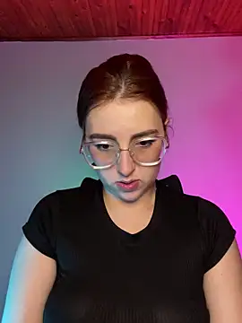 Snapshot of CoraVibes chatting on November 6, 2025, 12:06 pm CoraVibes online show from November 6, 2025, 12:06 pm