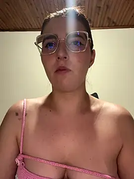 Snapshot of CoraVibes chatting on November 16, 2025, 12:00 pm CoraVibes online show from November 16, 2025, 12:00 pm