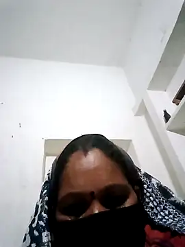 Snapshot of Pooja-guptq chatting on November 8, 2025, 11:58 pm Pooja-guptq online show from November 8, 2025, 11:58 pm