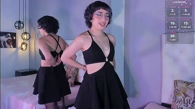 Snapshot of Lexyy_Bluee chatting on October 5, 2025, 10:51 pm Lexyy Bluee online show from October 5, 2025, 10:51 pm