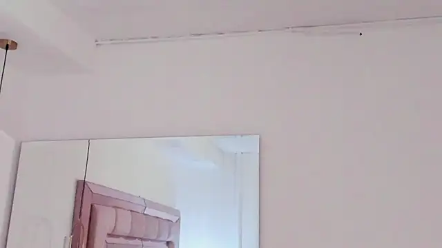 cloemorwen online show from December 2, 2025, 2:17 am