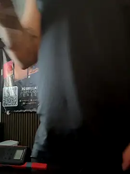 Snapshot of IanGilbert chatting on November 23, 2025, 1:55 pm IanGilbert online show from November 23, 2025, 1:55 pm