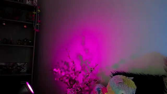  chloe moons  online show from September 18, 2025, 7:49 pm