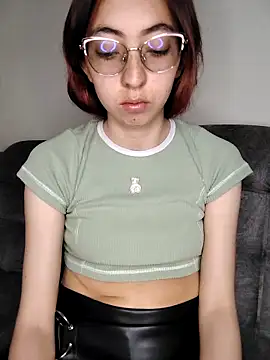 Snapshot of AnnieSparkle chatting on September 28, 2025, 2:55 pm AnnieSparkle online show from September 28, 2025, 2:55 pm