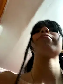 valentinagomez17 online show from October 25, 2025, 4:42 am