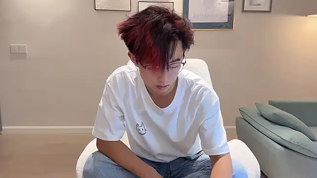 STxuguanhan online show from October 6, 2025, 1:30 pm