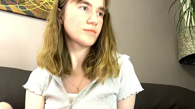 Snapshot of velina__ chatting on October 4, 2025, 8:29 pm velina online show from October 4, 2025, 8:29 pm