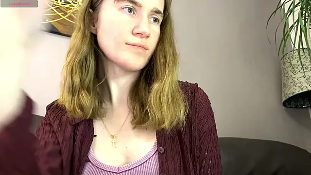 Snapshot of velina__ chatting on October 5, 2025, 8:29 pm velina online show from October 5, 2025, 8:29 pm