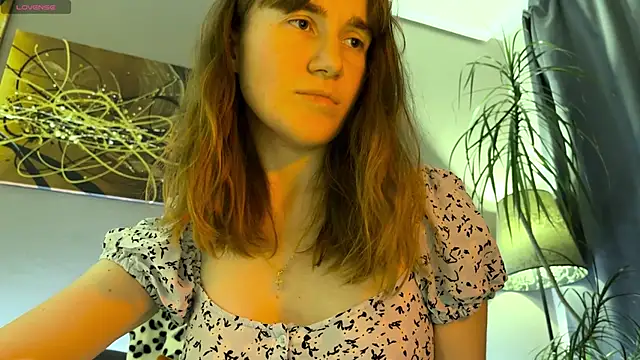 Snapshot of velina__ chatting on December 1, 2025, 4:01 pm velina online show from December 1, 2025, 4:01 pm