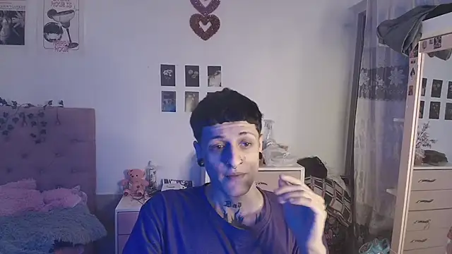 2cyboy  online show from September 22, 2025, 8:33 pm