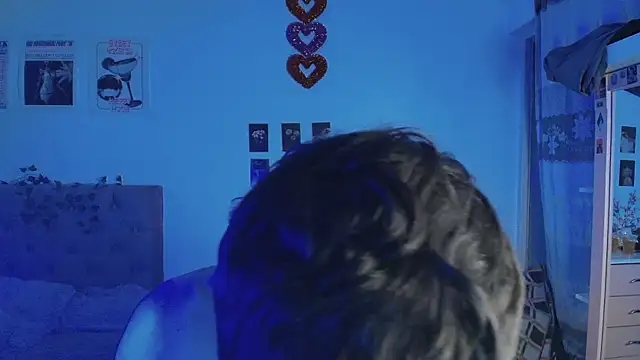 2cyboy  online show from September 23, 2025, 8:34 pm