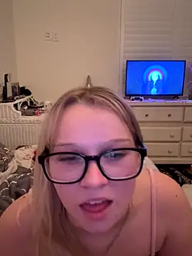 xoxokayy18 online show from October 7, 2025, 6:10 am