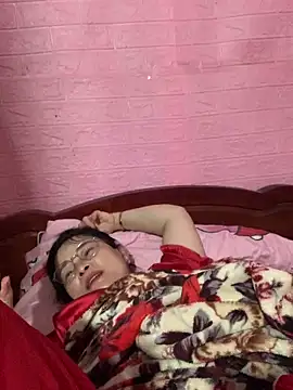 Snapshot of Star-sweet chatting on October 13, 2025, 1:27 am Star-sweet online show from October 13, 2025, 1:27 am