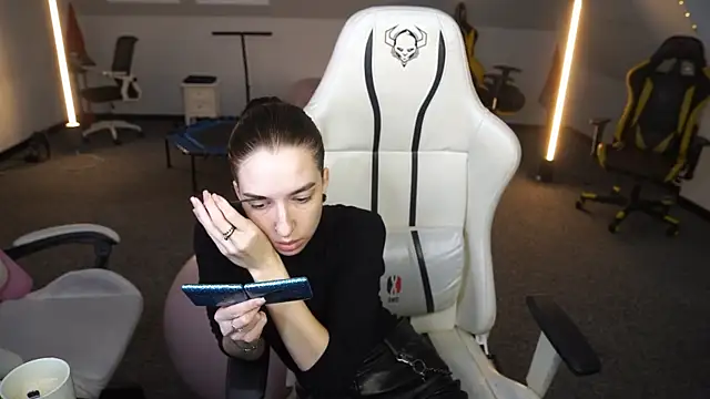 Snapshot of _Lili_054 chatting on October 9, 2025, 10:24 am  Lili 054 online show from October 9, 2025, 10:24 am