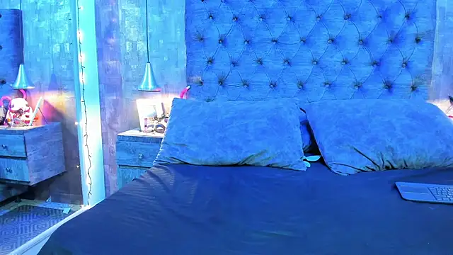 yiyisandoval online show from November 20, 2025, 7:57 pm