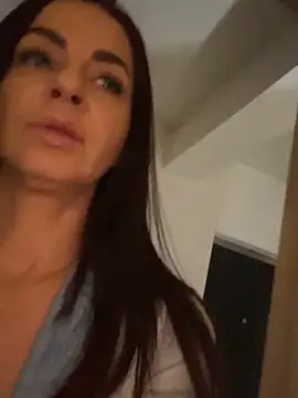 Snapshot of Roxanne_Skye chatting on September 11, 2025, 6:08 pm Roxanne Skye online show from September 11, 2025, 6:08 pm