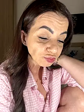 Snapshot of Roxanne_Skye chatting on September 23, 2025, 4:43 pm Roxanne Skye online show from September 23, 2025, 4:43 pm