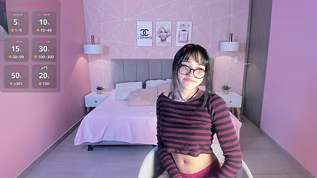 Snapshot of ela_petit chatting on October 4, 2025, 12:58 pm ela petit online show from October 4, 2025, 12:58 pm