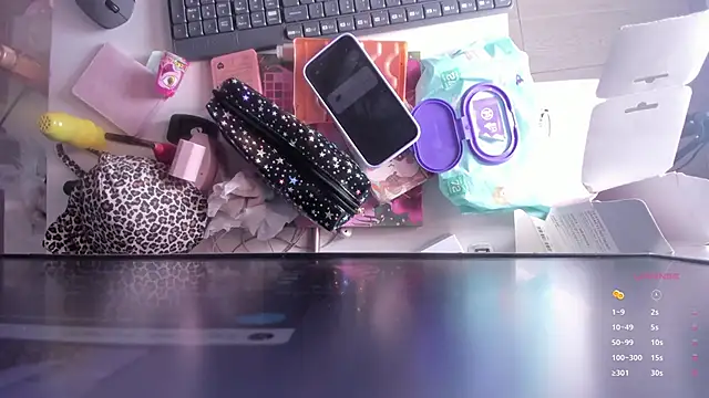 ela petit online show from October 30, 2025, 9:37 pm