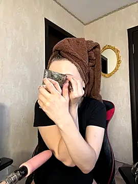 PrettyMegan online show from December 2, 2025, 11:04 am