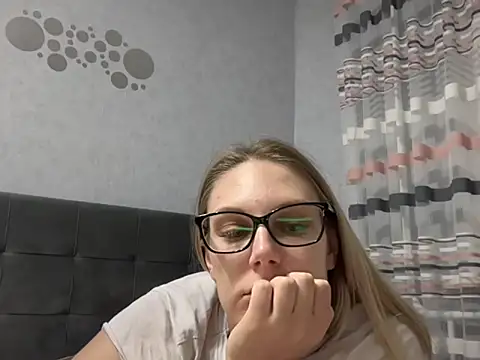 Snapshot of NikexPretty chatting on October 3, 2025, 7:44 pm NikexPretty online show from October 3, 2025, 7:44 pm