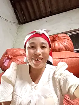 Snapshot of me-cute chatting on October 17, 2025, 11:24 am me-cute online show from October 17, 2025, 11:24 am