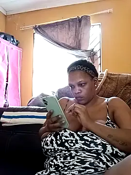 Snapshot of HappygalTheQueen chatting on November 21, 2025, 9:08 am HappygalTheQueen online show from November 21, 2025, 9:08 am