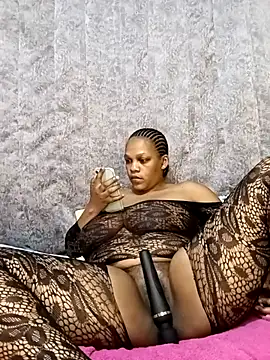 Snapshot of HappygalTheQueen chatting on November 25, 2025, 7:36 pm HappygalTheQueen online show from November 25, 2025, 7:36 pm