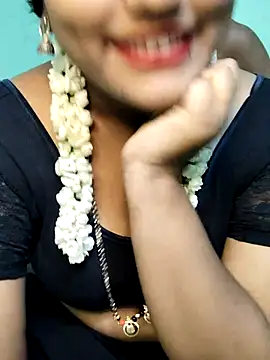 Snapshot of Shneeha_le chatting on September 10, 2025, 3:56 pm Shneeha le online show from September 10, 2025, 3:56 pm