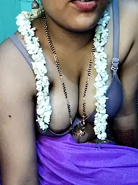 Snapshot of Shneeha_le chatting on September 21, 2025, 8:21 pm Shneeha le online show from September 21, 2025, 8:21 pm