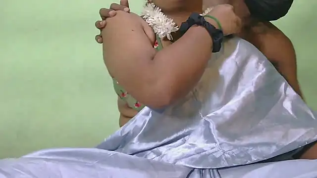 Shneeha le online show from November 21, 2025, 3:44 pm